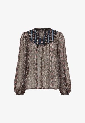 Przezroczysta, kwiatowa bluzka z długimi, bufiastymi rękawami, w różowe i zielone wzory. Posiada czarny, haftowany kołnierzyk z wiązaniem oraz skomplikowane zdobienia.