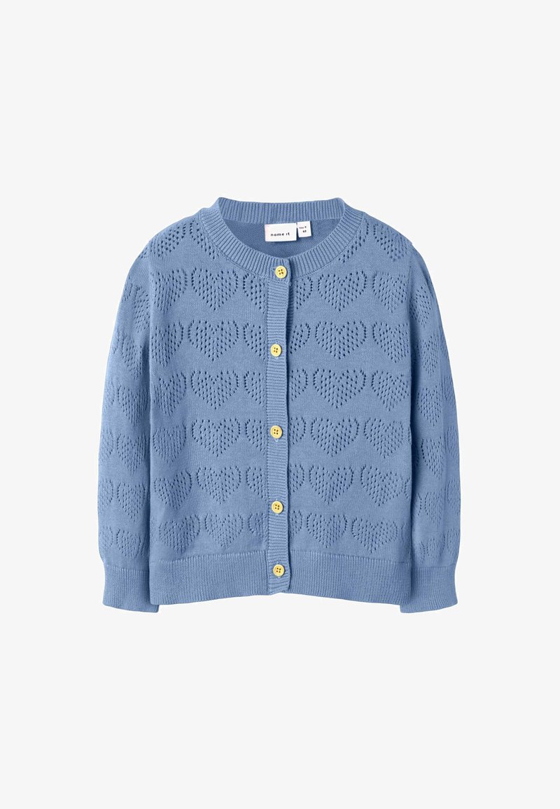 Sinine kootud kardigan südamekujude mustriga, kollaste nööpidega ees ning soonikkoes varrukaotsad ja alumine äär.