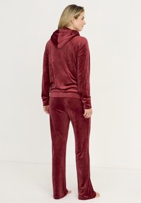 Cellbes of Sweden TWO SECTION SET - Verryttelypuku - wine red   silver