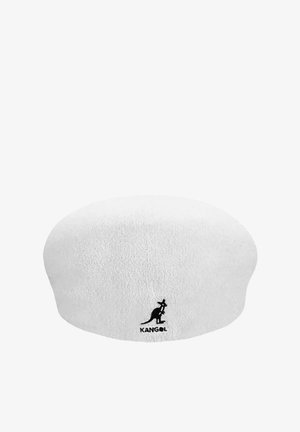 Boina de lana blanca con forma redondeada. Presenta un logo negro de Kangol en la parte frontal. Textura suave con un acabado liso.