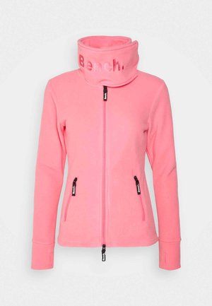 Rosa Fleecejacke mit durchgehendem Frontreißverschluss, hohem Kragen mit „Bench“-Logo und zwei seitlichen Reißverschlusstaschen mit schwarzen Zippern.