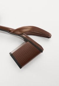 Calvin Klein SANDAL - Sandaalit nilkkaremmillä - chocolate lab