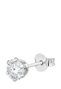 Orecchino a perno in argento sterling con una pietra preziosa rotonda e trasparente incastonata in una montatura a sei artigli. Marcato "925" per la purezza dell'argento sul retro.