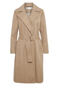 Trench-coat beige mi-longueur aux genoux avec de larges revers, manches longues, poches latérales et ceinture assortie qui se ferme à la taille.