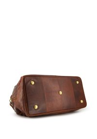 Brązowa skórzana torba o prostokątnym kształcie, z gładką fakturą i złotymi elementami metalowymi. Podstawa wyposażona w pięć metalowych nóżek ochronnych.