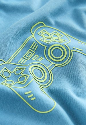 Hellblauer Stoff mit einem gelben, stilisierten Grafik eines Videospiel-Controllers mit kreisförmigen Tasten und Liniendetails, Standardstruktur.