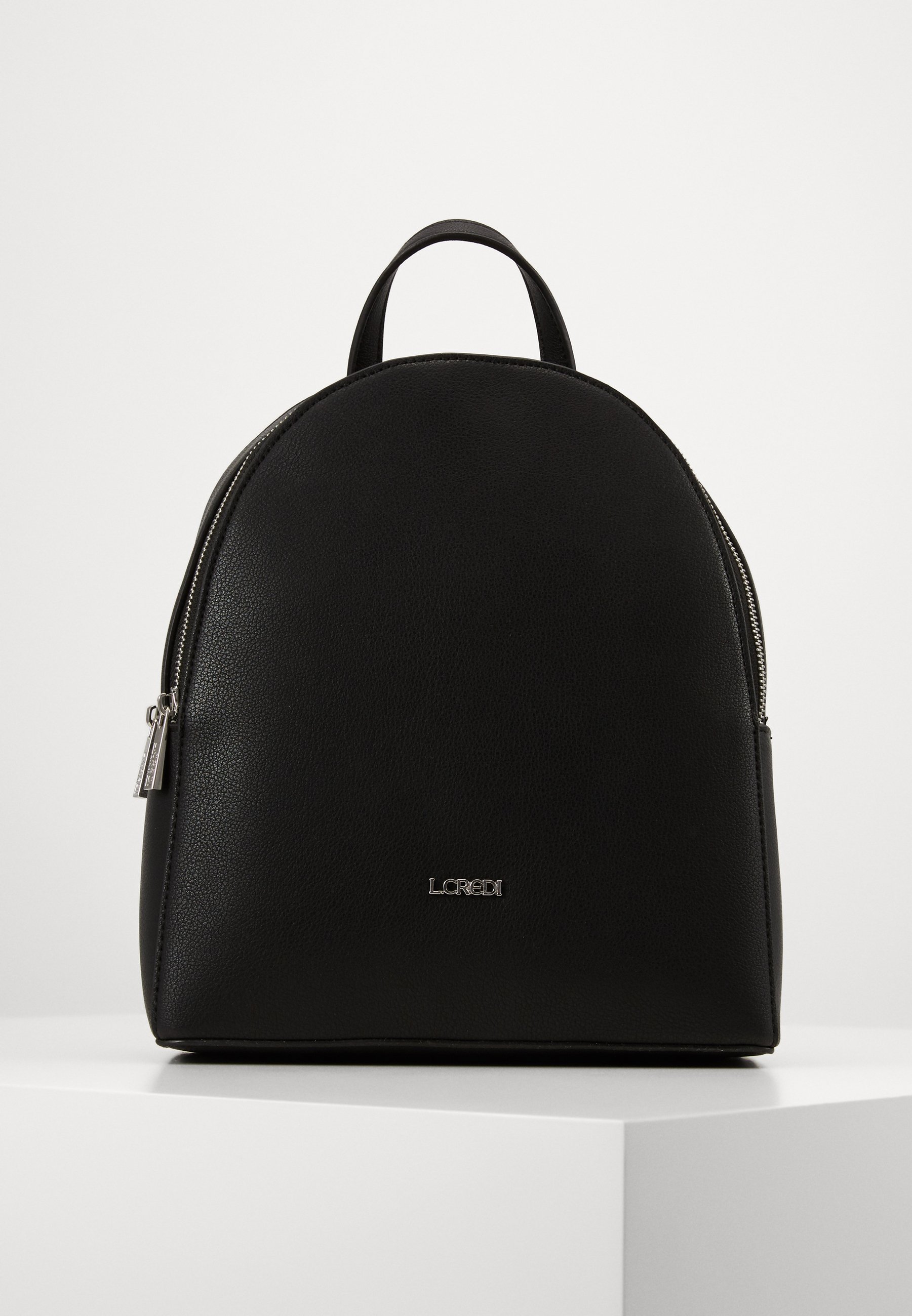 l credi leather backpack