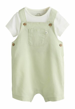 Hellgrüner ärmelloser Baby-Strampler mit Fronttasche und Holzknöpfen über einem kurzärmligen weißen Baumwollshirt.