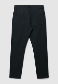 Schwarze Baumwollhose mit geradem Schnitt, ausgestattet mit zwei Gesäßtaschen und einem normal hohen Bund. Glatte Textur und einfaches Design.