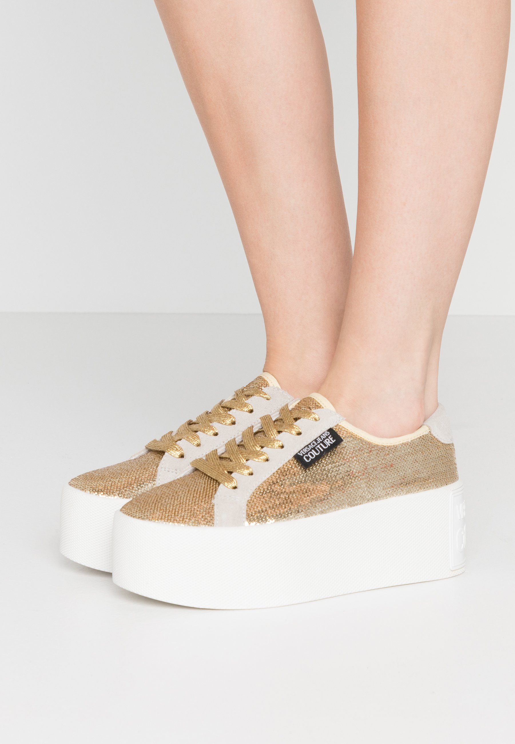 Versace Jeans Couture LINEA FONDO HIGH BOX Joggesko gold Versace Jeans Couture LINEA FONDO HIGH BOX Joggesko gold