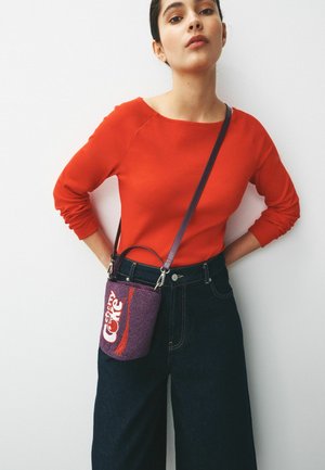 Next, CHERRY COKE LICENSE BEADED CROSS BODY BAG . - Taška cez plece - red