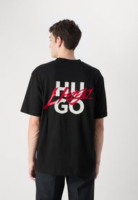 HUGO Μπλουζάκι με στάμπα - black