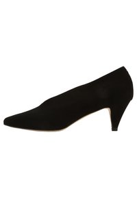 Escarpin en daim noir avec un bout pointu, un petit talon conique et une texture lisse. Présente un design minimaliste sans quincaillerie ni accents visibles.