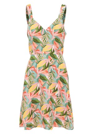 Robe sans manches avec décolleté en V, taille cintrée et imprimé de feuilles tropicales vertes, jaunes, roses et corail sur fond bleu clair.