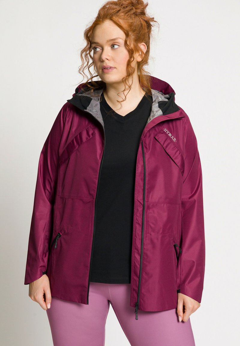 Ulla Popken HYPRAR BIONIC-FINISH LIGHTWEIGHT - Outdoorjacke - dark berry