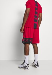 Jordan Pantalón corto de deporte - red