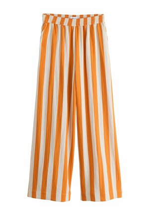 Széles szárú nadrágok függőleges narancssárga és fehér csíkokkal, gumis derékrésszel, fehér háttéren bemutatva.
