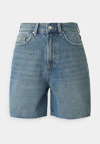 Lichte blauwe denimshorts met een hoge taille, vijf zakken, een vervaagde wassing en raw edge zomen voor een casual ontwerp.