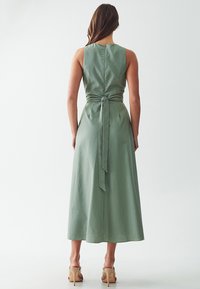 WILLA REVIVAL MIDI - Dnevna haljina - sage green