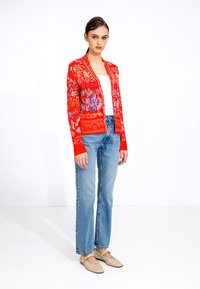 Ivko JACQUARD ANDALUSIA PATTERN - Vesta na kopčanje - red