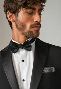 Next SET - Pocket square - black velvet polka dot