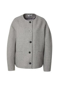 Hellgraue Wolljacke mit rundem Ausschnitt, fünf schwarzen Knöpfen auf der Vorderseite und zwei seitlichen Schlitztaschen.