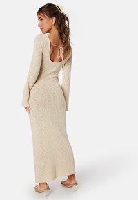 Bubbleroom OPEN BACK FINE KNITTED MAXI DRESS - Vestito lungo - tan