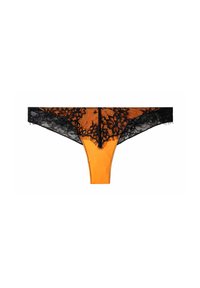 String en dentelle orange avec des accents en dentelle florale noire, présentant une texture douce, des couleurs contrastées et des coutures délicates le long des bords.