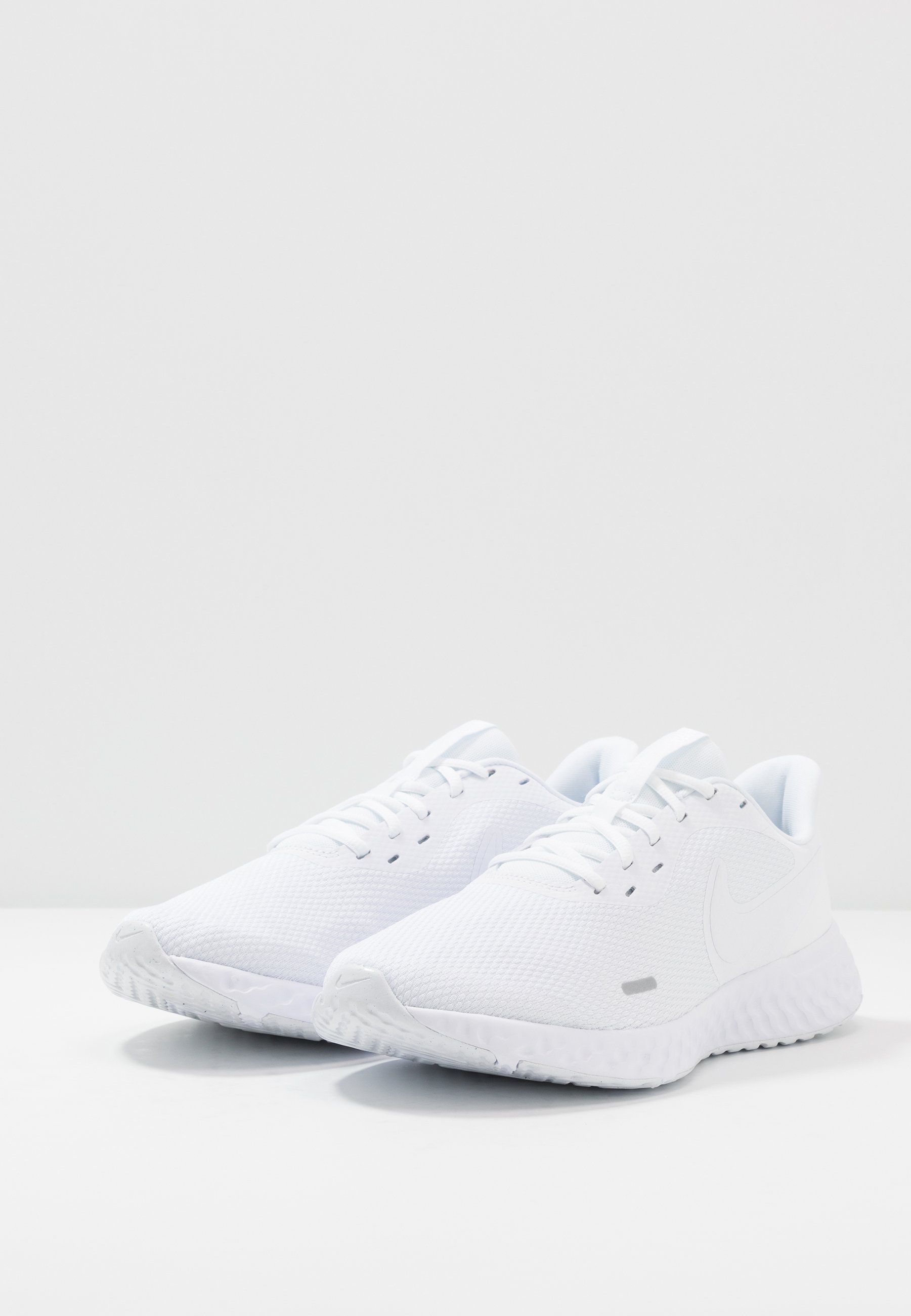 Nike Performance REVOLUTION 5 - Zapatillas de running neutras -  white/blanco - Zalando.es