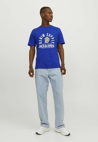 Jack & Jones PREMIUM GEDRUCKT RUNDHALS - Apdrukāts T-krekls - surf the web