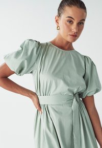 WILLA PAULINE MIDI  - Robe de jour - sage green