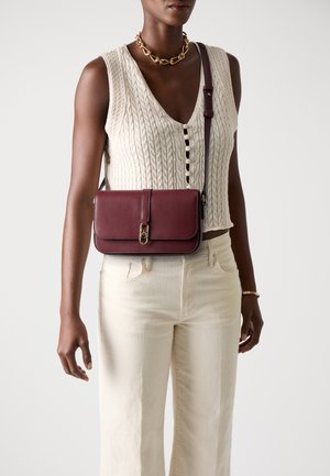 Tommy Hilfiger LIBRE FLAP CROSSOVER - Cross body bag - deep rouge