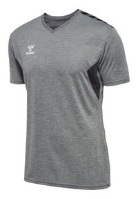 Szare sportowe t-shirt z dekoltem w serek, z kontrastującymi czarnymi wstawkami po bokach i logo na lewej piersi, wykonany z gładkiego, lekkiego materiału.