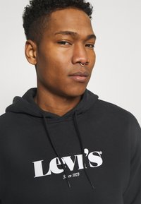 Levi's® RELAXED GRAPHIC - Felpa con cappuccio - caviar