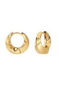 Pendientes de aro en tono dorado que destacan por su diseño suave y curvado, con un detalle de abertura distintivo, realzando su acabado metálico pulido y forma moderna.
