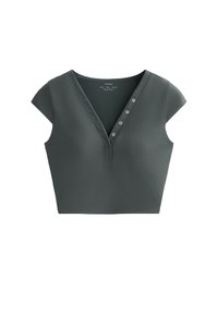 Tmavě zelený zkrácený top vyrobený z žebrované látky, s výstřihem do V, krátkými rukávy a šesti knoflíky na přední straně.