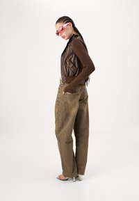 BDG Urban Outfitters LOGAN  - Wide leg - rust tint