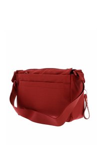 Borsa a tracolla rossa in tessuto con superficie testurizzata, tracolla regolabile, chiusura a zip e tasca frontale. Presenta un design minimalista.