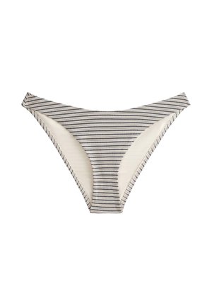 Bas de bikini taille basse avec côtés étroits en tissu blanc à fines rayures horizontales noires et grises.