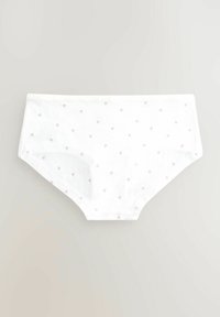 Witte katoenen onderbroek met een naadloos ontwerp, voorzien van een patroon van kleine roze hartjes over de stof. Zachte textuur en elastische tailleband.