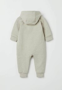 Hellgrauer, unisex Baby-Jumpsuit aus weichem Stoff. Verfügt über eine Kapuze, lange Ärmel und enganliegende Bündchen an Knöcheln und Handgelenken.