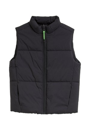 Gilet noir rembourré avec un col haut, fermeture éclair à l'avant avec un tirette verte et poches latérales ; présente un tissu matelassé et une texture lisse.