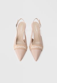 Beežid terava ninaga slingback-kontsakingad satiinist pealiskattega, elastse rihmaga, millel on "VALENTINO" logo, ja elegantse, minimalistliku disainiga.
