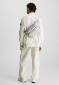 Calvin Klein Jeans Sac banane - landscape print