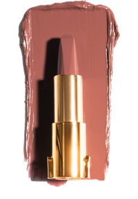 Rouge à lèvres dans un tube doré avec une pointe effilée, entouré d'une touche de couleur rose-brun crémeuse et atténuée sur fond blanc.