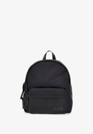 Zaino nero in nylon di forma rotonda. Presenta una tasca frontale, cerniere, dettagli con logo e una maniglia superiore per il trasporto.