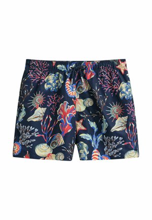 Costume da bagno blu navy con vita con coulisse, caratterizzato da motivi colorati di coralli, conchiglie e stelle marine in tonalità di rosso, blu e beige.