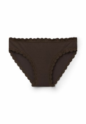 Bruine katoenen shorts met scalloped kantafwerking langs de taille en beenopeningen. Zachte textuur met een klassiek snitontwerp.