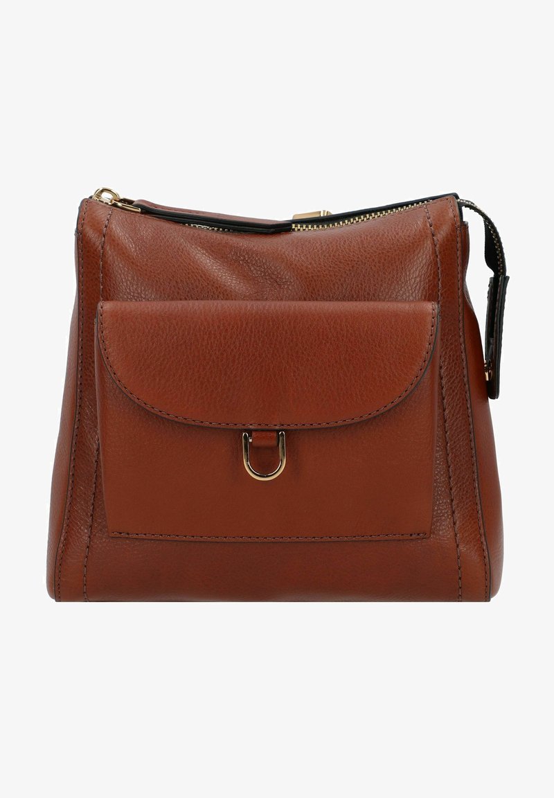 Sac à main en cuir marron avec une finition texturée, une poche à rabat sur le devant et une fermeture à boucle en métal doré. Comprend une fermeture à glissière supérieure.