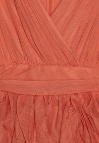 Anaya with love FLUTTER SLEEVE WRAP DRESS WITH WATERFALL SKIRT - Koktélruha / Partiruha - burnt orange